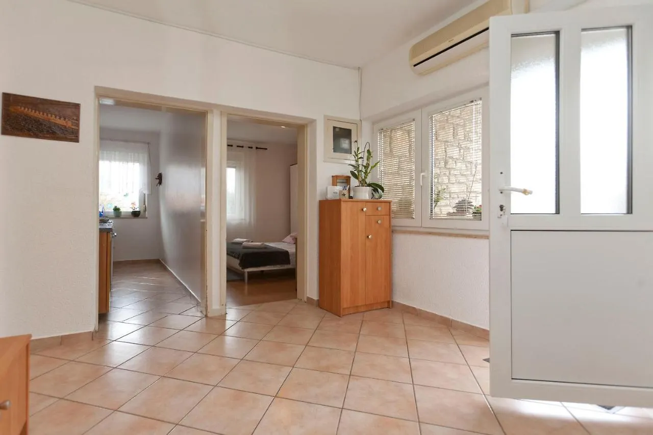 Apartman Nade PUY 0*,  Croácia