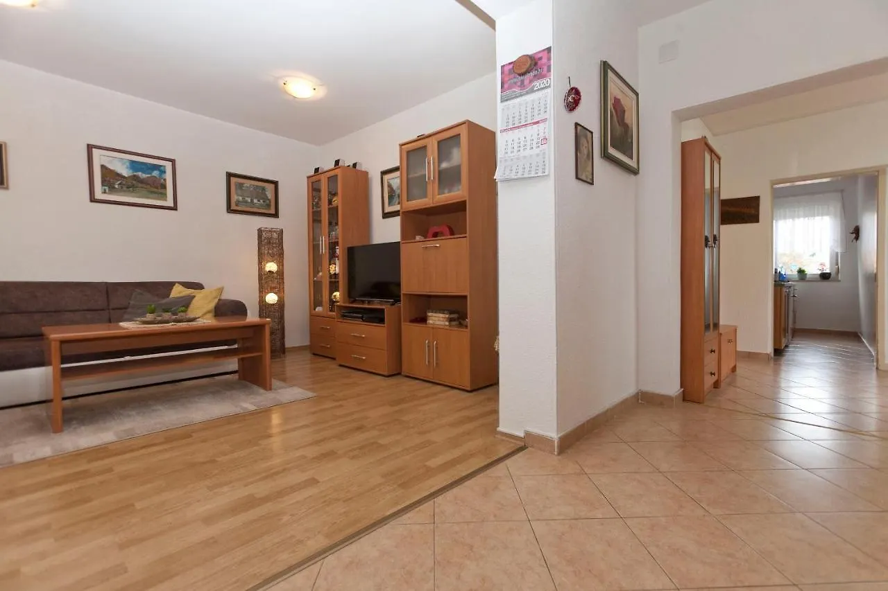 Apartman Nade PUY 0*,  Croácia