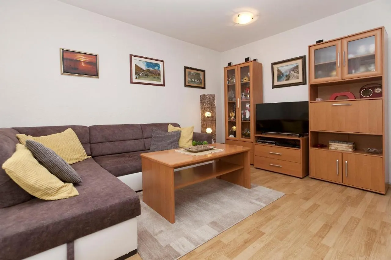 Apartman Nade PUY 0*,